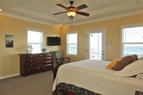 This Is It by Oak Island Accommodations - photo 28