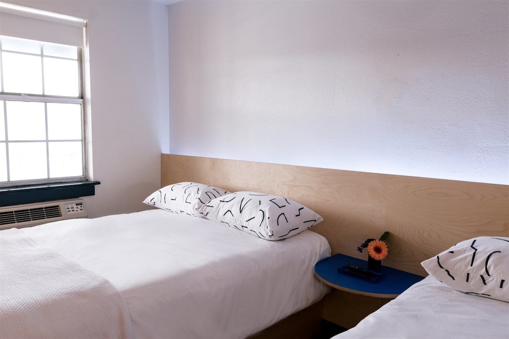 The Iris Motel - photo 15
