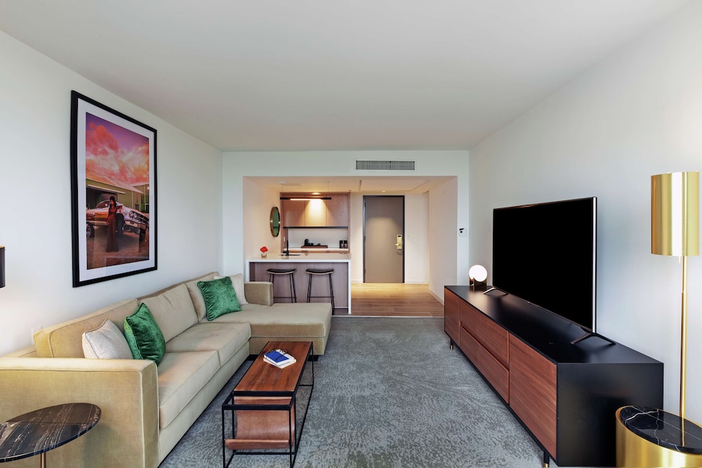 C. Baldwin Curio Collection by Hilton - photo 26