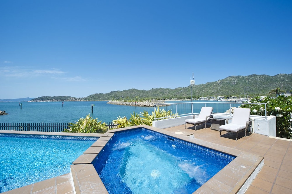 1 Bright Point Apartment 3102 — 4-Star Luxury Hotel in Nelly Bay, Australia