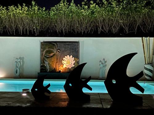 Mas Beau Soleil & SPA Cottages Decharme Avec Jacuzzi&Jardin Prives in Saint-Remy-De-Provence, France