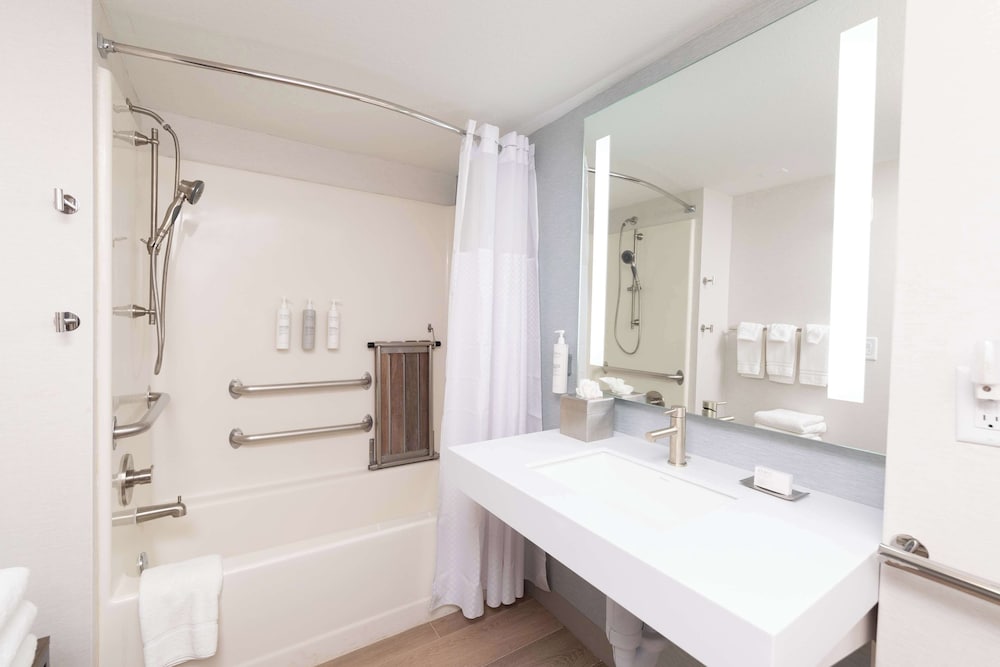 Hilton Garden Inn Des Moines Airport - photo 23