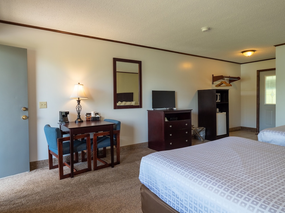 Lake 'N Pines Motel - photo 24