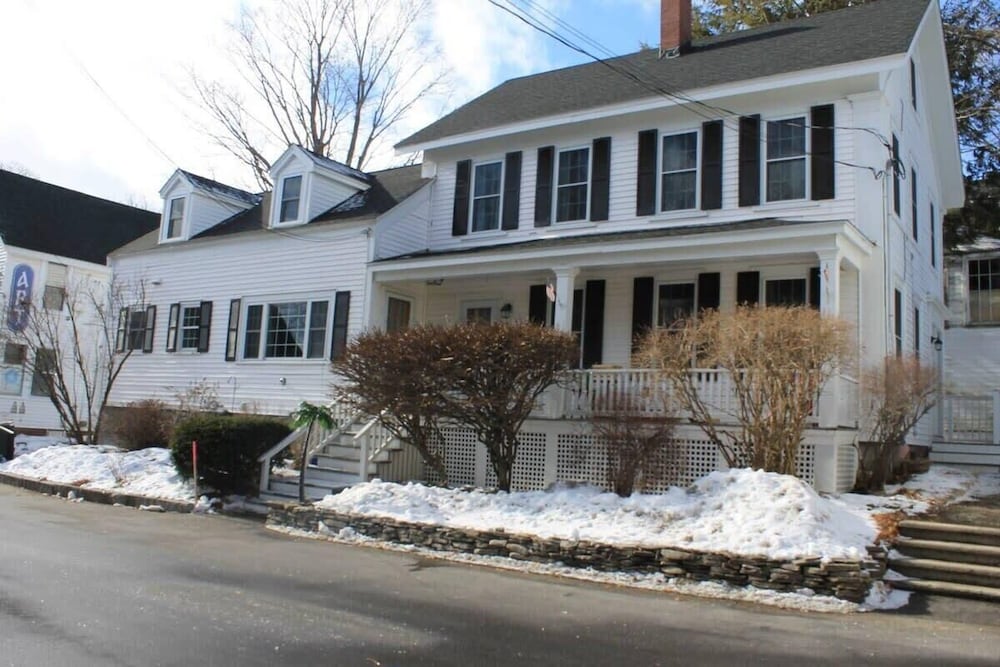 Two Bedroom with Lake View — 4-Star Luxury Hotel in Wolfeboro, United States