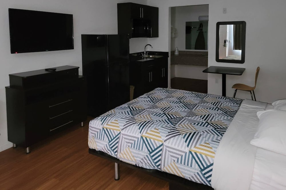 Rodeway Inn & Suites Thousand Palms Rancho Mirage - photo 46