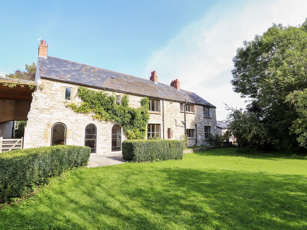 Abbey Cottage — 4-Star Luxury Hotel in Denbigh, United Kingdom
