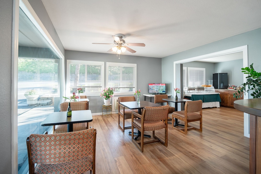 Pullman Garden Inn - photo 11