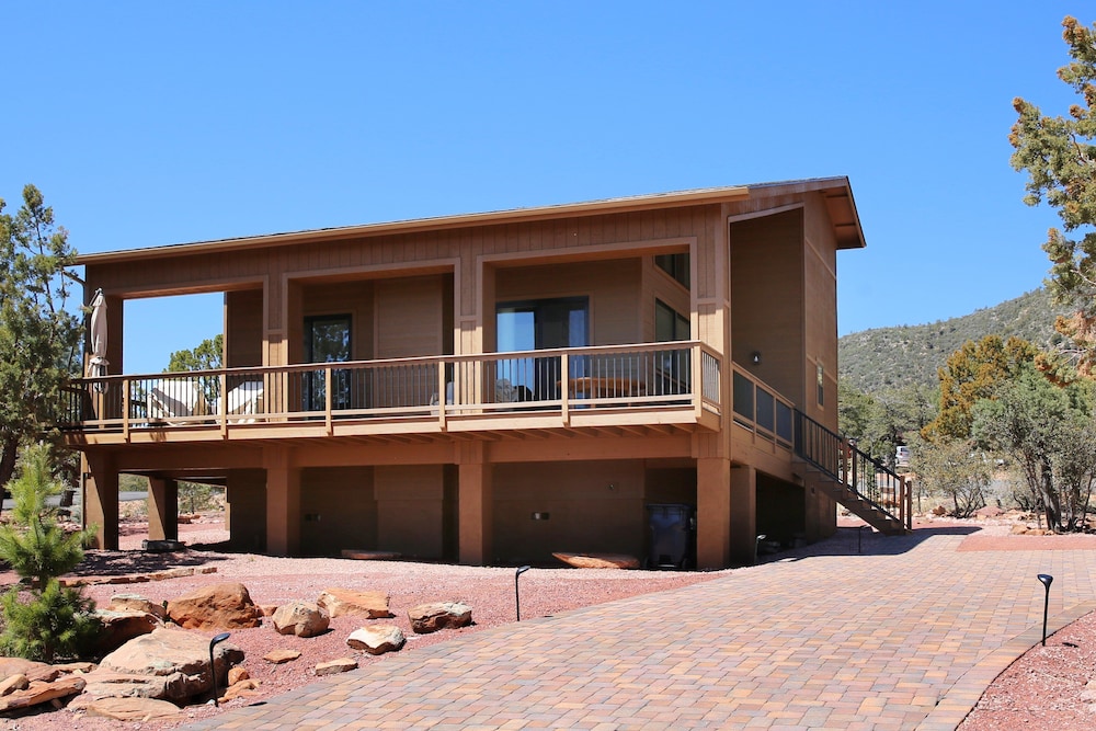 Sundial Circle Pine - carbon neutral hotel in Pine