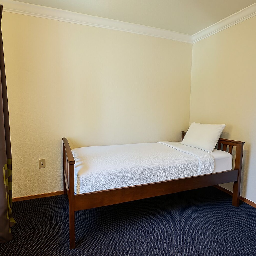 Creekside Inn & Suites - photo 19