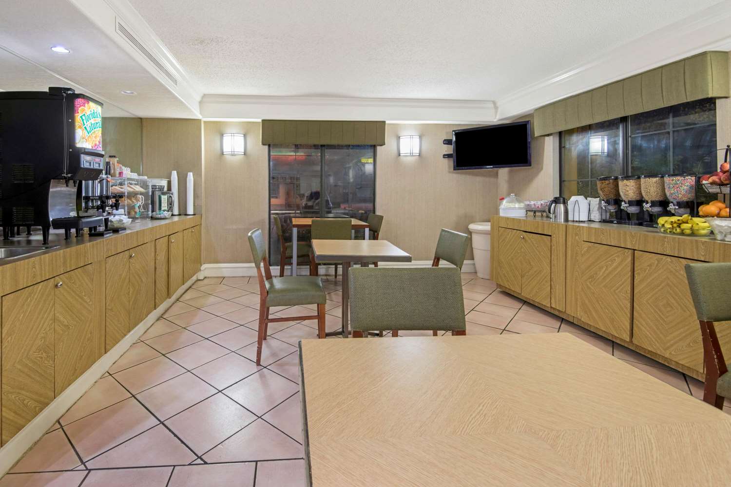 La Quinta Inn by Wyndham San Antonio I 35 N at Rittiman Rd - photo 25