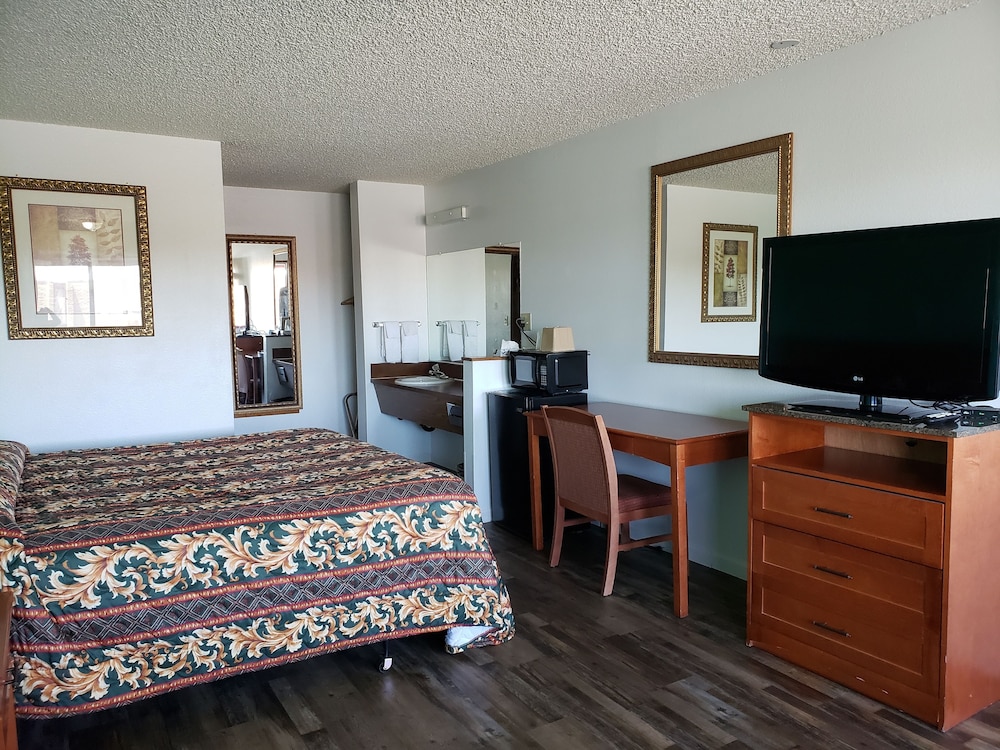 Oasis Inn & Suites - photo 8