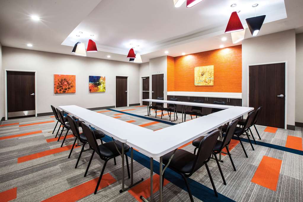 La Quinta Inn & Suites by Wyndham Owasso - photo 25