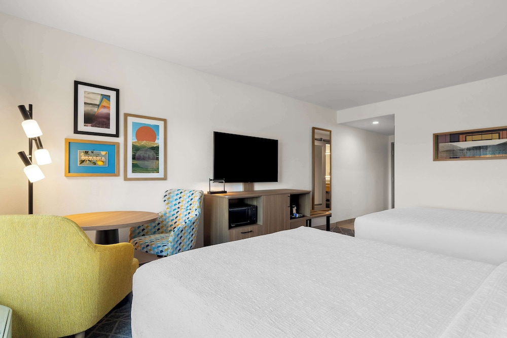 Hampton Inn & Suites by Hilton Corona - photo 25