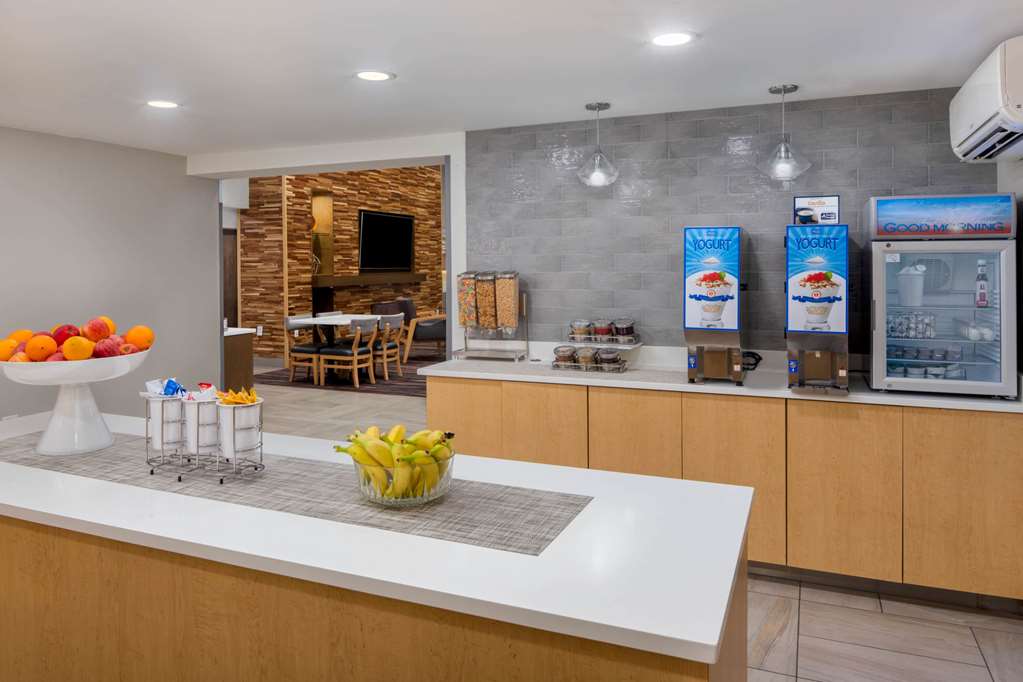 La Quinta Inn & Suites by Wyndham Perry - photo 17