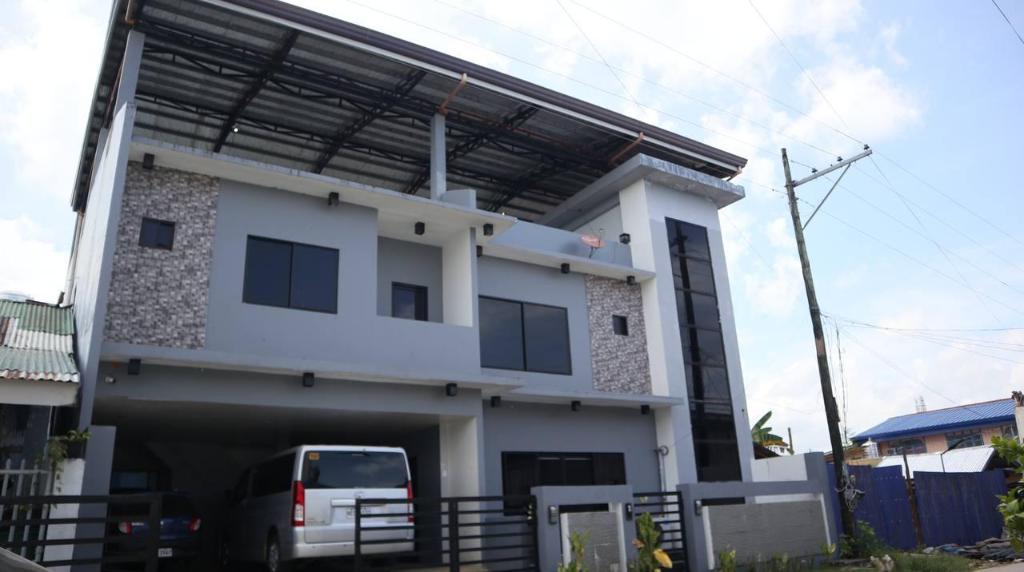 RedDoorz at Kopinos Tourist Inn Hotel in Del Carmen, Philippines