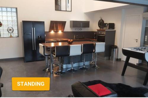 Loft 5 Centre Terras. Park Babyfoot Clim Velos in Montelimar, France