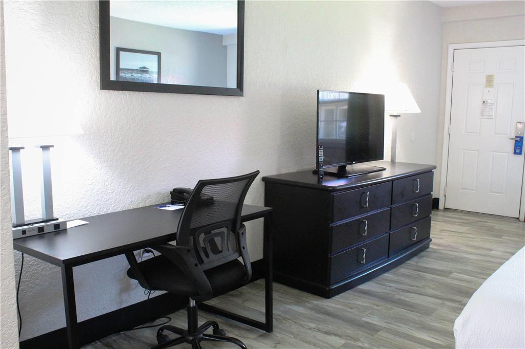 La Quinta Inn by Wyndham Cocoa Beach Port Canaveral - photo 23