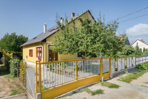 Katica Apartment — 4-Star Luxury Hotel in Balatonszarszo, Hungary