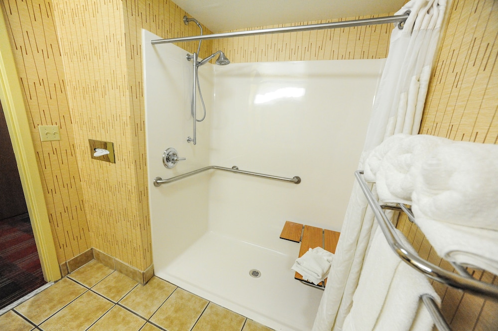 Holiday Inn Express Hotel & Suites Bowling Green by IHG - photo 8