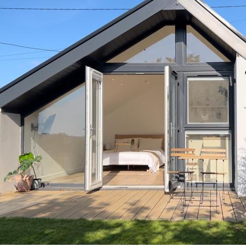 The Perch — carbon neutral stay, Bridgend