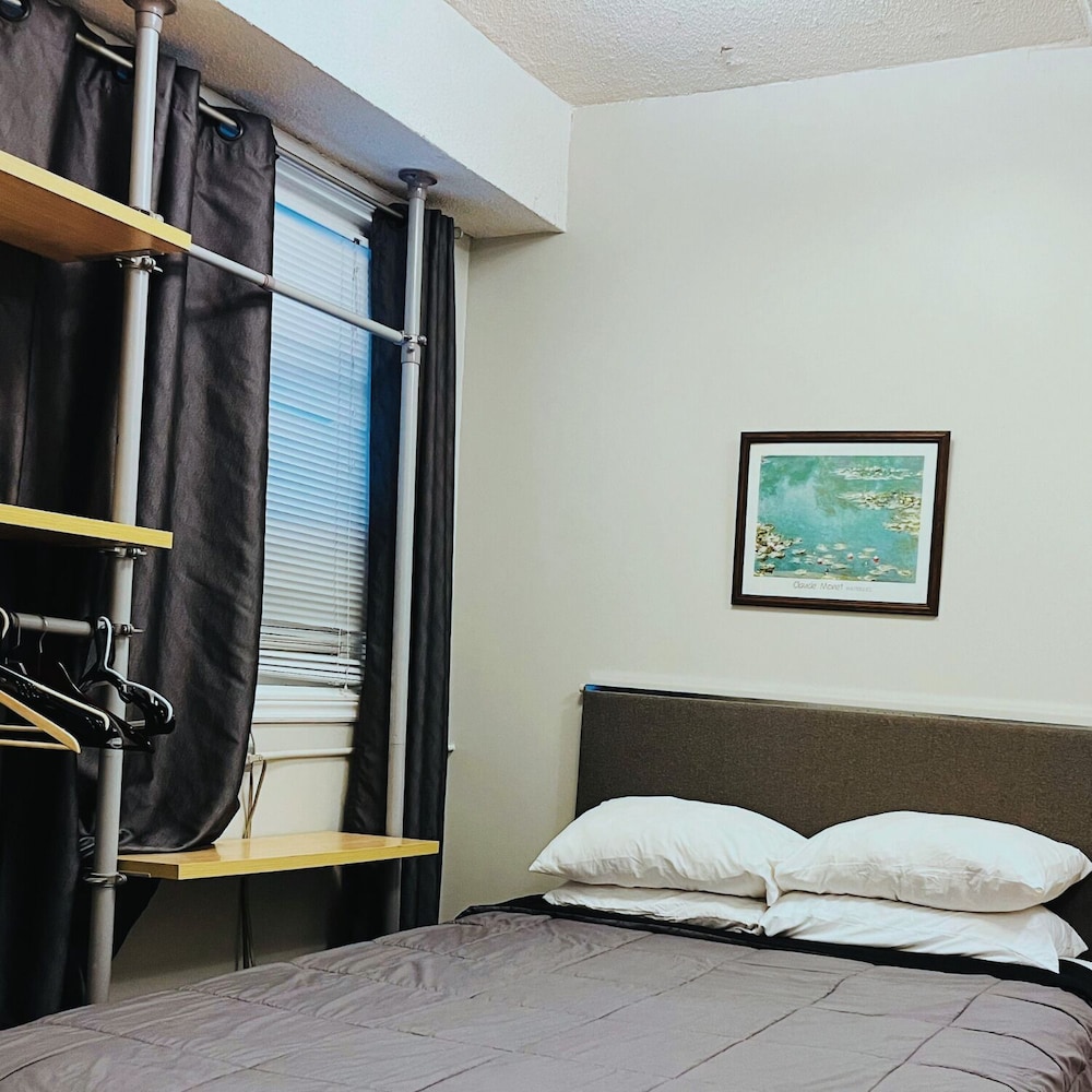 Moe’s Suite Hotel — Toronto — photo 5
