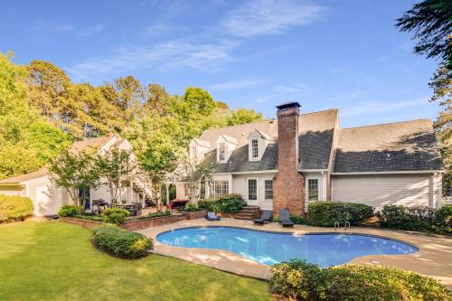 Private Pool Spacious 5BR Family Friendly Home — 4-Star Luxury Hotel in Conyers, United States