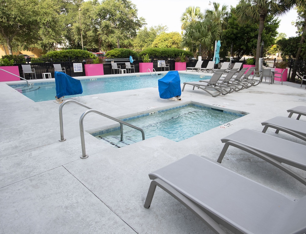 Aqua Beach Inn - photo 13