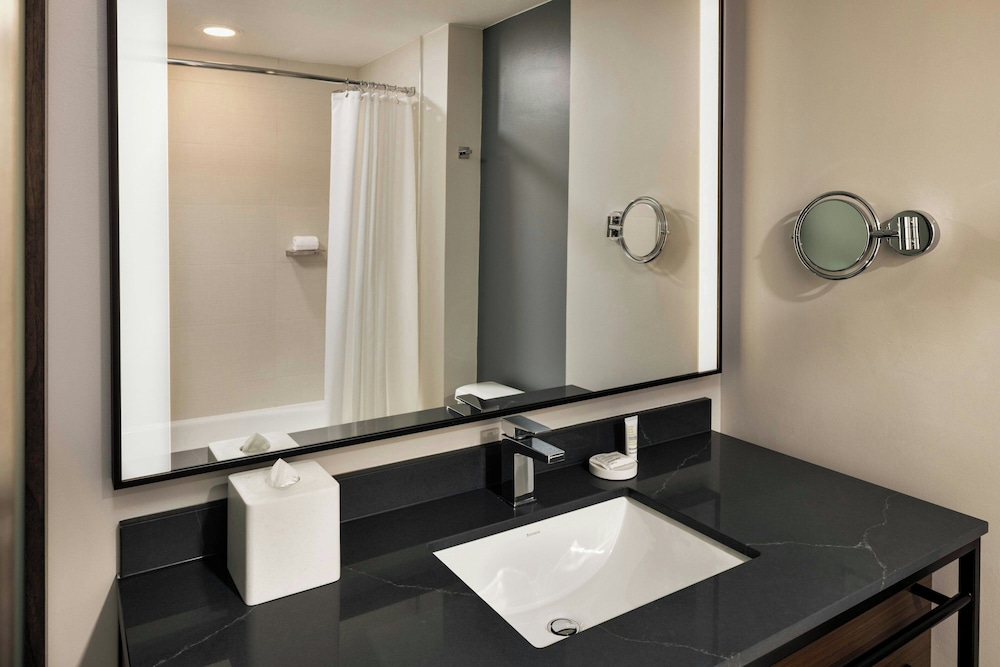 Oshkosh Marriott Waterfront Hotel & Convention Center - photo 4
