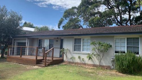 Pet Friendly Riverside Classic With Wifi in Hawks Nest, Australia