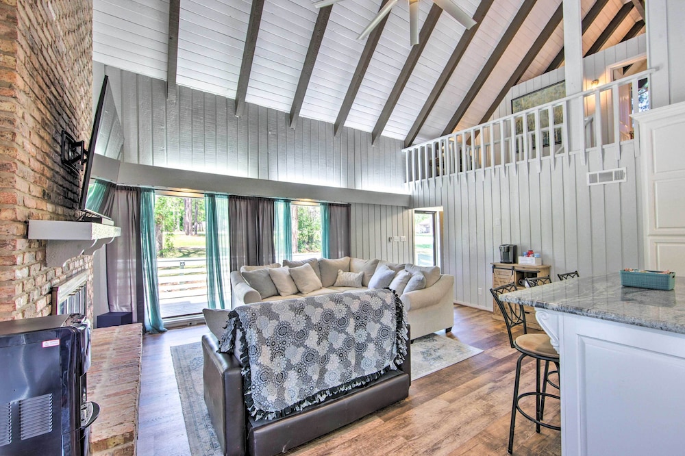 Brookeland Resort Cabin with Golf and Lake Access - photo 19