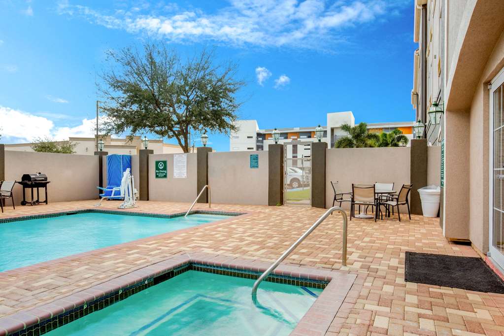 La Quinta Inn & Suites by Wyndham Mission at West McAllen - photo 9