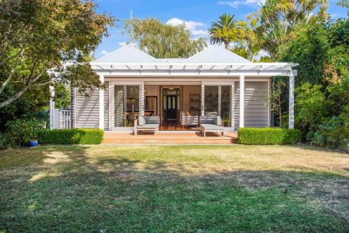 Solara Executive Villa with Air Con and Backyard — 4-Star Luxury Hotel in Auckland, New Zealand