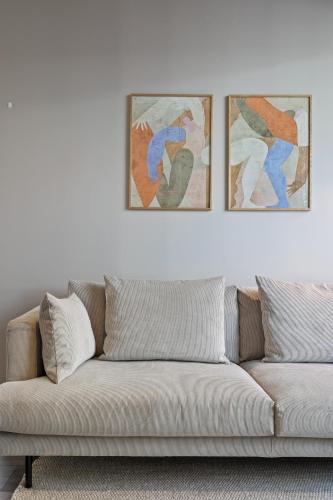 Cozy Lux 2BR & 2BA City Center with Free Parking
