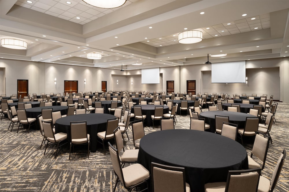Embassy Suites Lincoln - photo 45