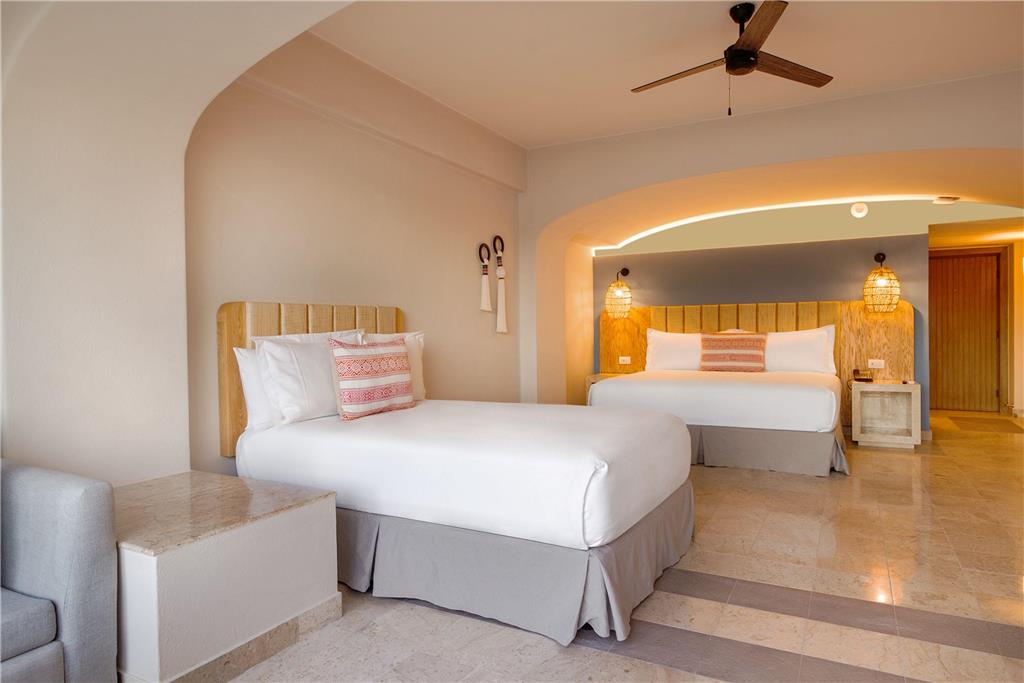 Deluxe Superior king and twin bed