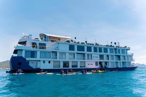 Sea Coral Cruise Lan Ha Bay — 5-Star Luxury Hotel in Ha Long, Vietnam