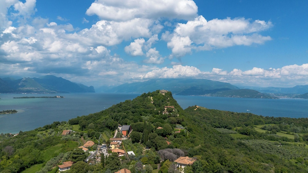 Agriturismo La Filanda — 4-Star Luxury Hotel in Manerba Del Garda, Italy