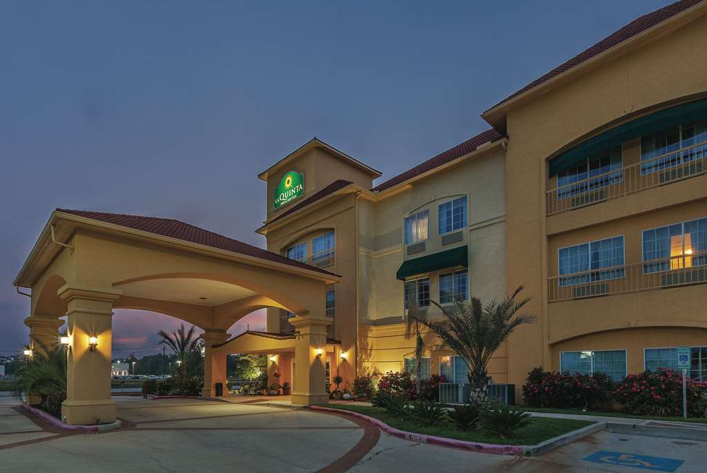 La Quinta Inn & Suites by Wyndham Livingston - photo 3