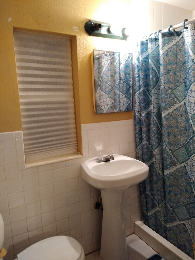 Swashbuckler Motel - photo 35