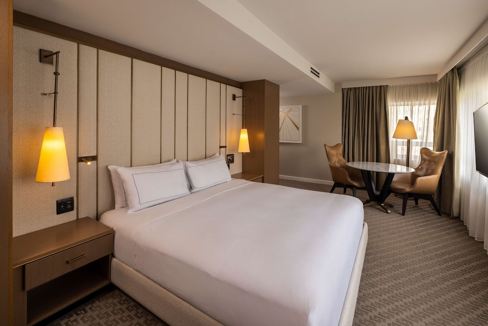 The Statler Dallas Curio Collection By Hilton - photo 18