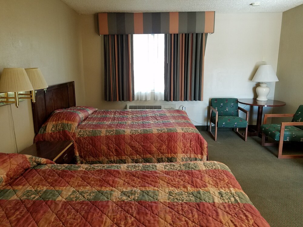 American Holiday Mesa Verde Inn - photo 5