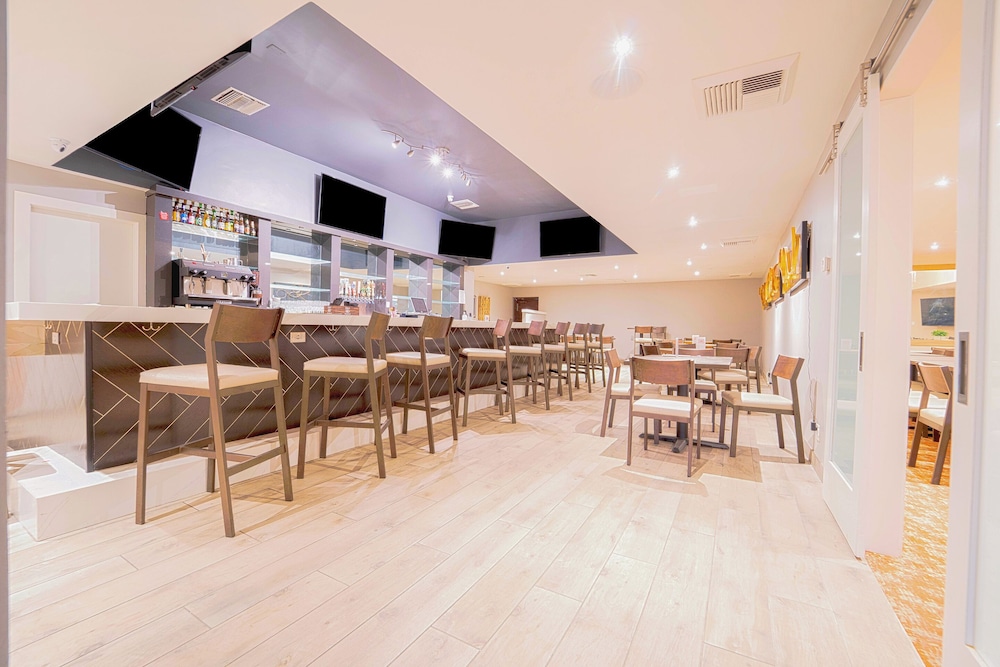 Royal Plaza Inn Indio - photo 84