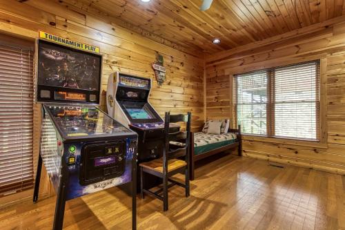 Lazy Bear Lodge Hot Tub Resort Pool WIFI 1089 FREE tickets each paid day Dollywood and More - photo 32