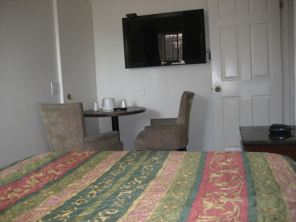 Walls Motel Long Beach - photo 24
