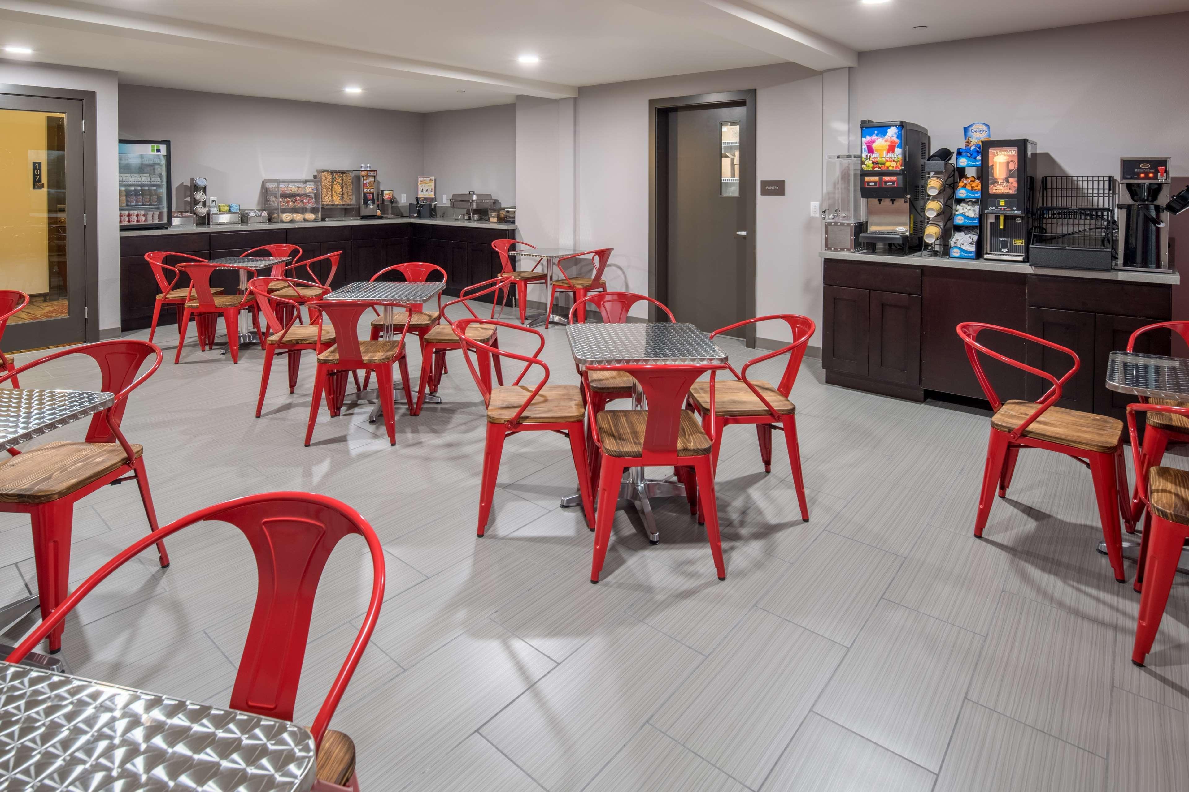 Red Lion Inn & Suites Everett - photo 5