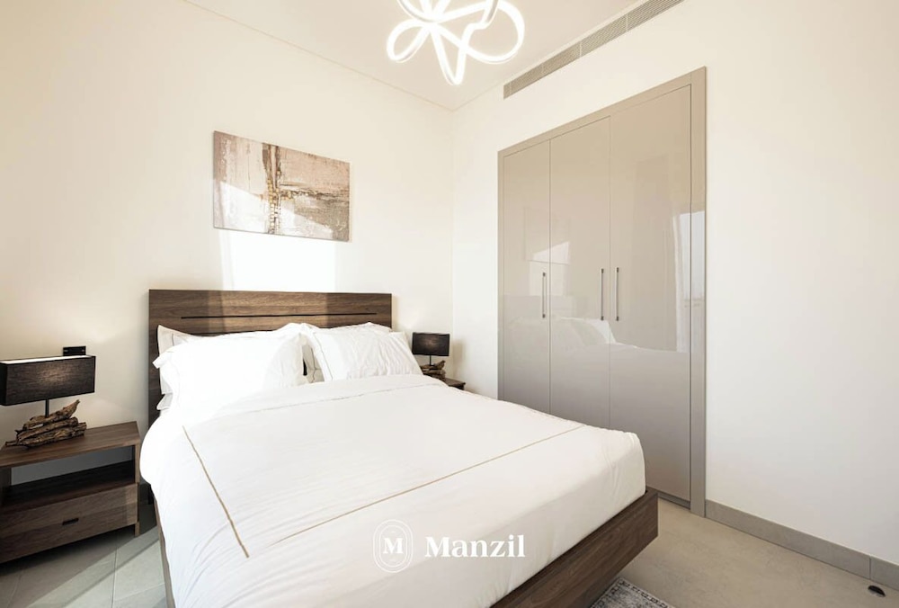 Panoramic 1br with Crystal Lagoon & Downtown View — 4-Star Luxury Hotel in Dubai, United Arab Emirates