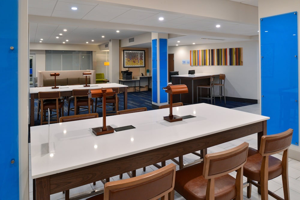 Holiday Inn Express Orlando South Park by IHG - photo 64