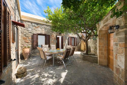 Villa Claudia in Lardos — 4-Star Luxury Hotel in Lardos, Greece