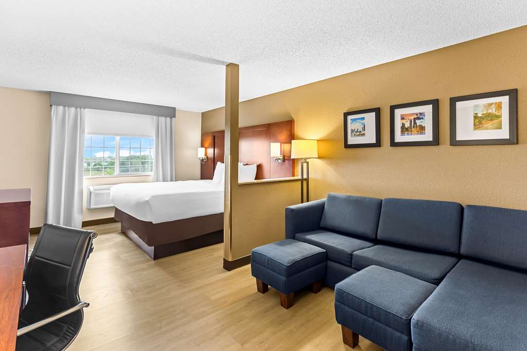 Comfort Suites Grayslake near Libertyville North - photo 33