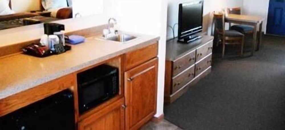 Coho Motel and Suites - photo 20